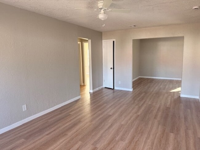 Building Photo - Super cute, fully updated 2 bed / 1 bath with a 1-car garage. Great location close to Fort Sill.