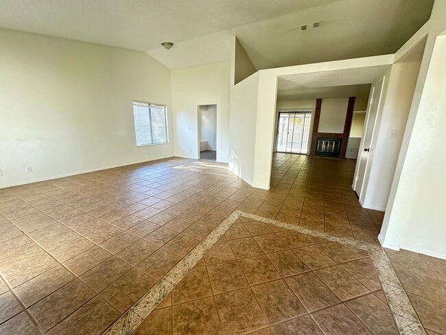 Building Photo - Spacious Rancho Vista Home With RV Access