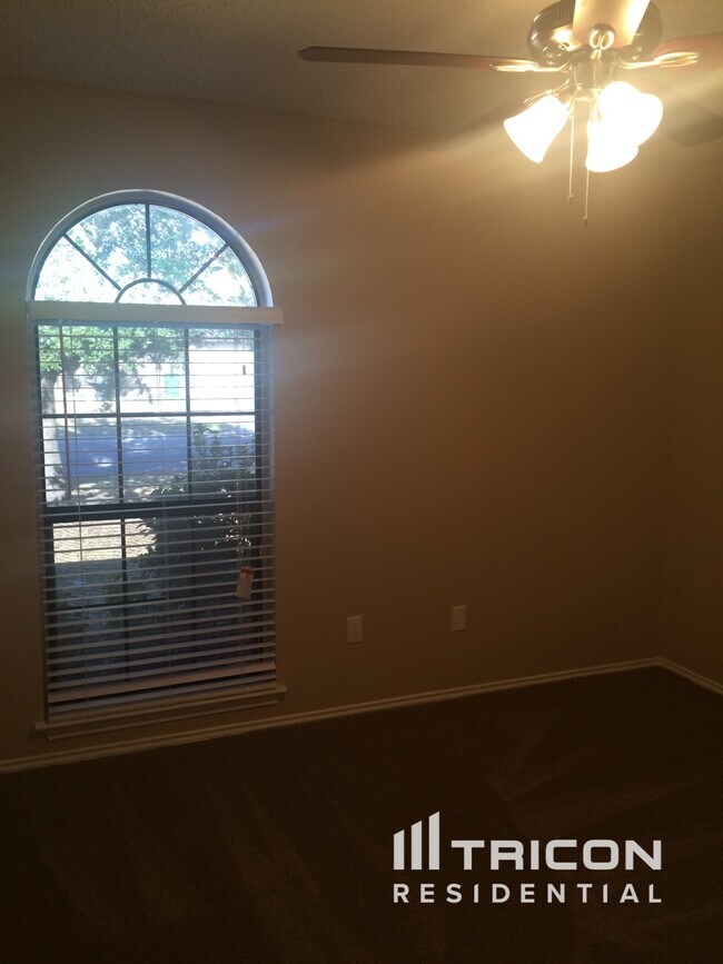 Building Photo - 708 Leedsfield Ct
