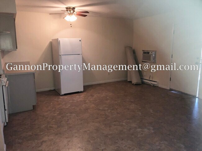 Building Photo - 4480 N Viewpoint Dr