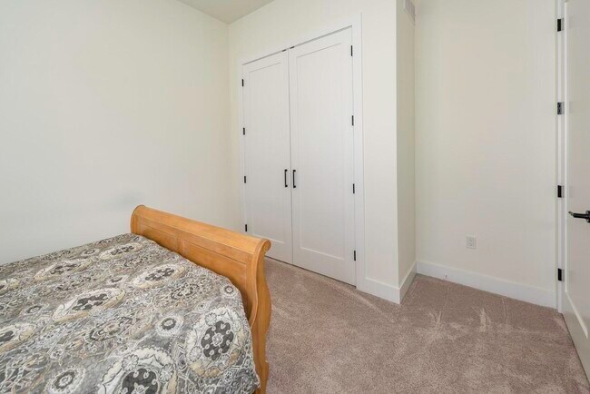 Building Photo - 1858 Upland Dr