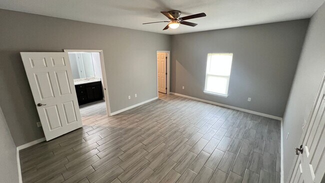 Building Photo - Incredible 3 Bedroom, 2 Bathroom Home in Palm Bay!!