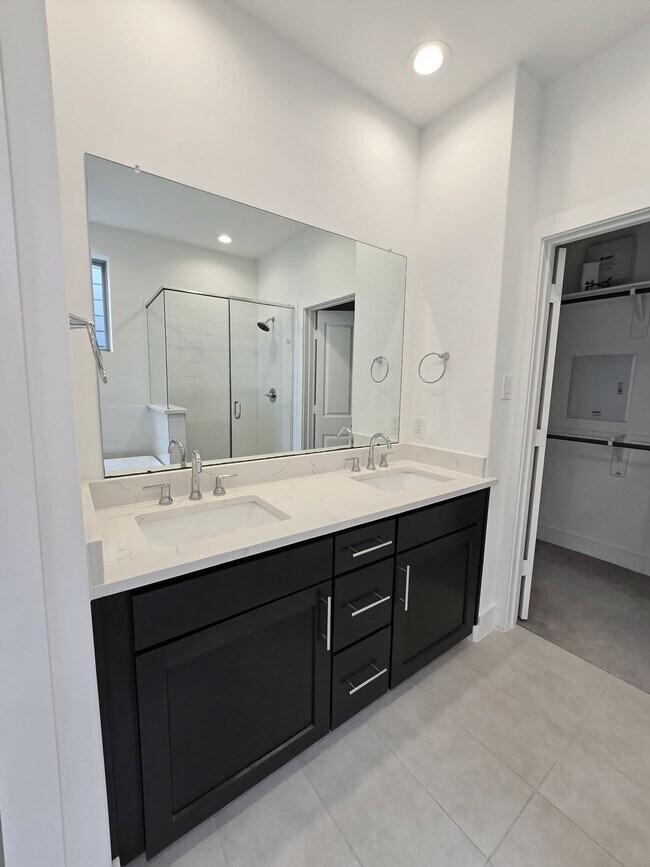 Building Photo - 2613 Hutchins St