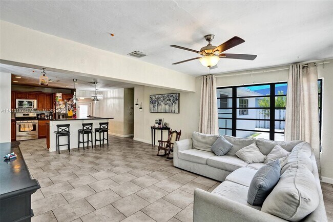 Building Photo - 9910 Bahama Dr