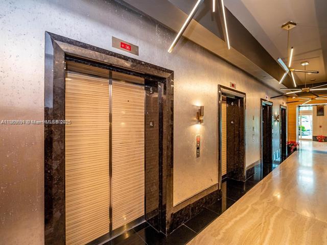 Building Photo - 950 Brickell Bay Dr