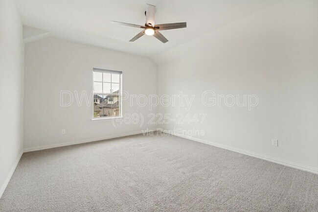 Building Photo - 16712 Hidden Cove Dr