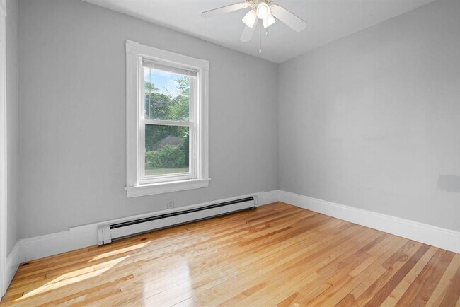 Building Photo - 106 Bismark St