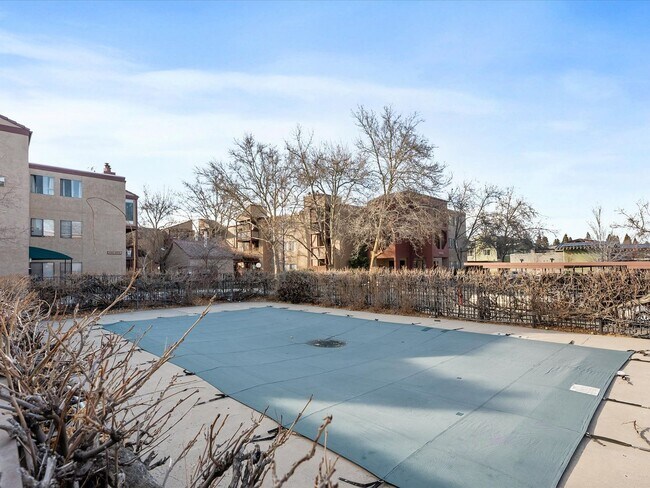 Building Photo - 2955 Lakeside Dr