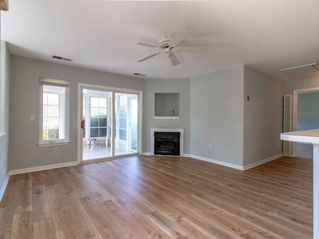 Building Photo - 159 Lakeside Dr
