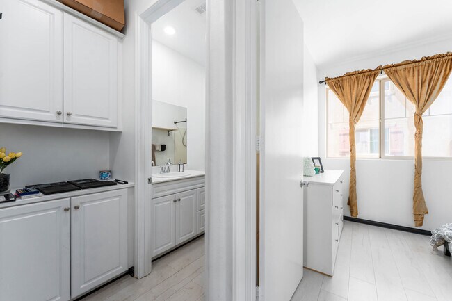 Building Photo - 7225 N Cedar Rd