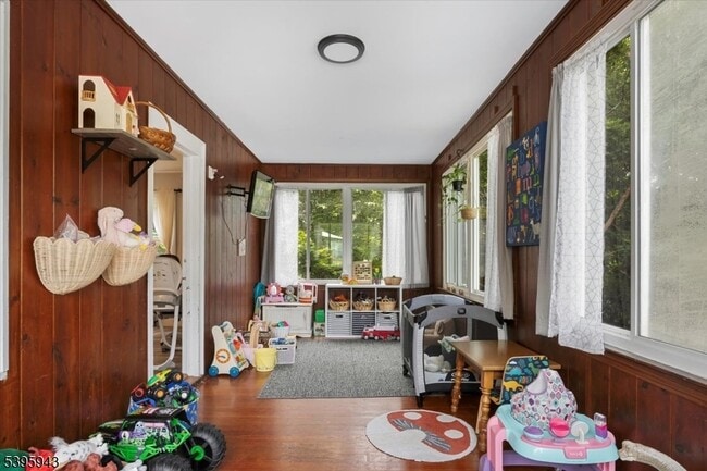 Building Photo - 21 Munson St