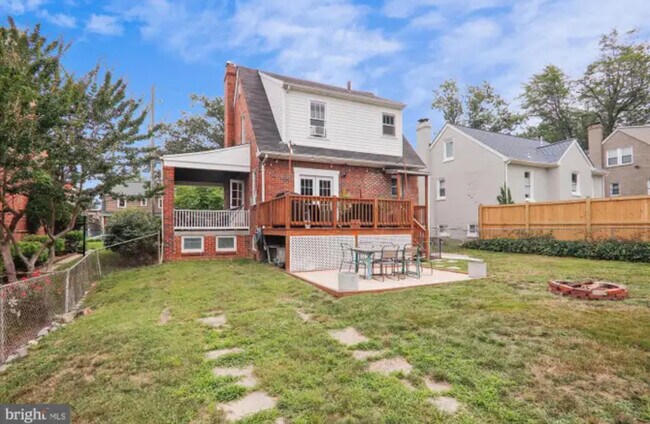 Building Photo - 1123 44th Pl SE