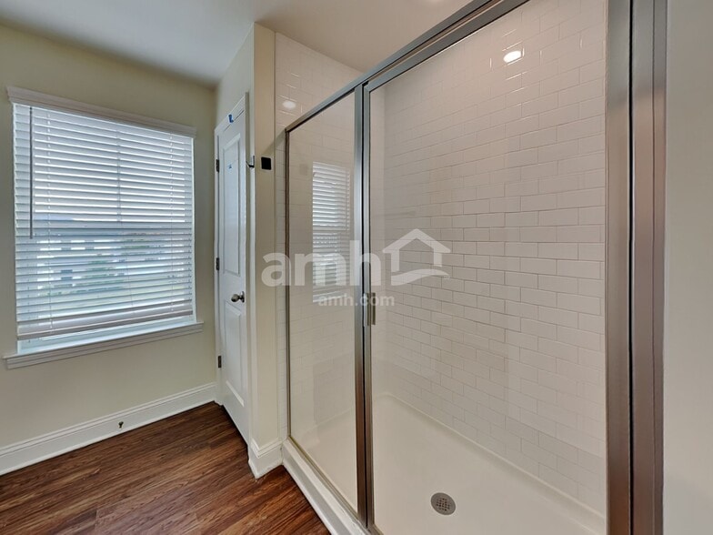 Building Photo - 444 Charity Ln
