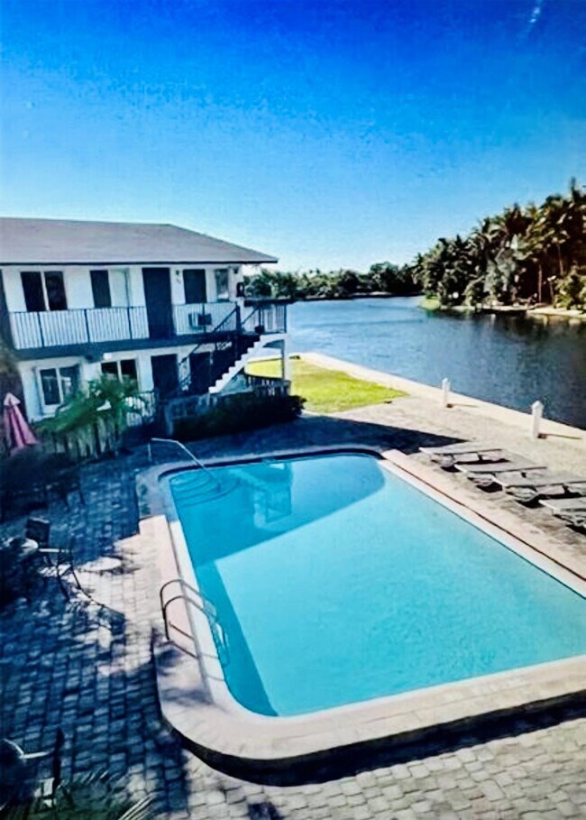 Building Photo - 1812 E Oakland Park Blvd