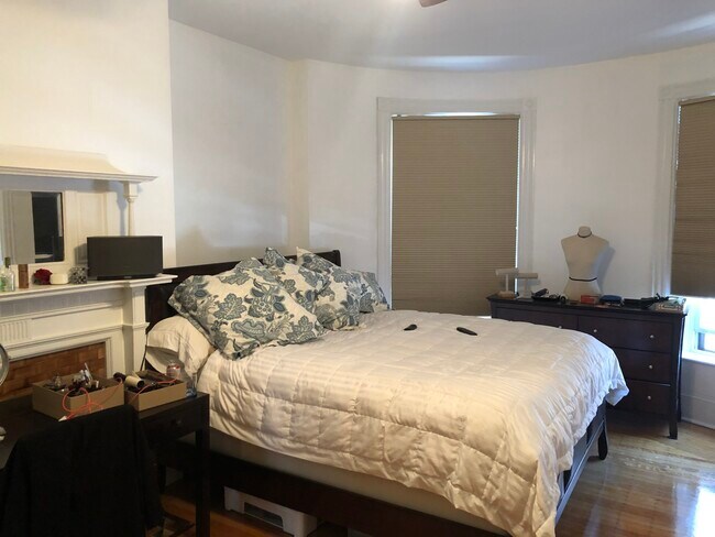 Building Photo - 918 Beacon St