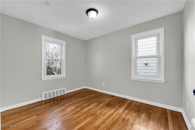 Building Photo - 4762 E 88th St