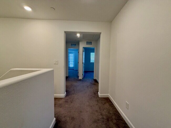 Building Photo - 3 BED 2.5 BATH 2 CAR GARAGE TOWNHOME IN HENDERSON CADENCE COMMUNITY FOR RENT!!