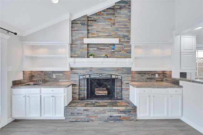 Building Photo - 15611 Rolling Timbers Dr