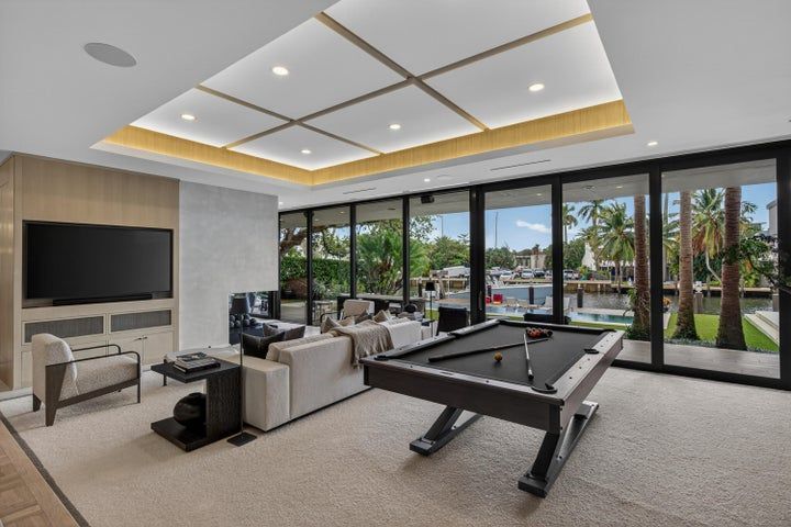 Building Photo - 420 SE 17th Ave