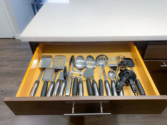 Building Photo - 1400 E Walnut St