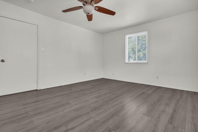 Building Photo - 1166 E 43rd Pl