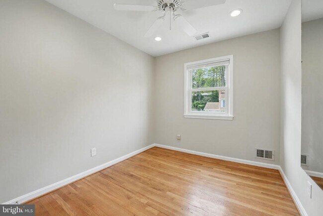 Building Photo - 8121 Briar Creek Dr