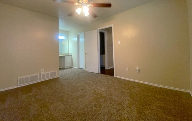 Building Photo - "The Perfect Pair: 2 Beds, 2 Baths, 2-Car Garage — Ready for You!"