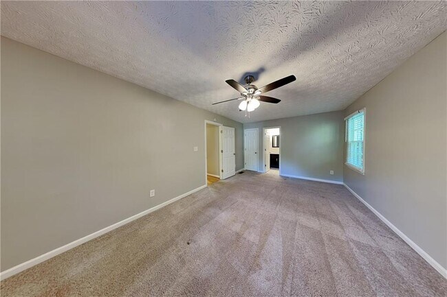 Building Photo - 5225 Shadow Wood Dr