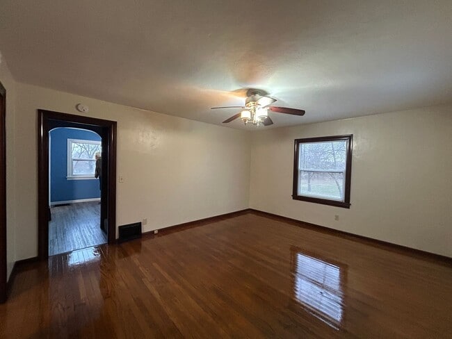 Building Photo - Private 2 bedroom 1 bath bungalow in Davenport