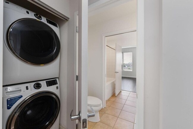 Building Photo - 929 Portland Ave