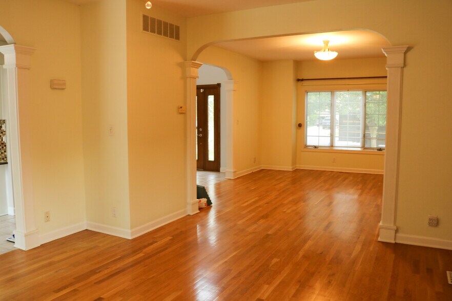 Building Photo - 1621 Santa Ana Ct