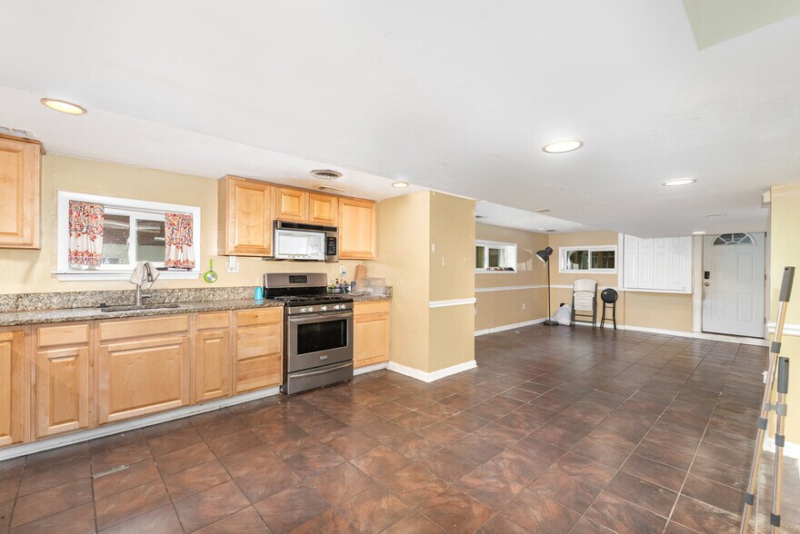Building Photo - 4607 Parkwood Ave