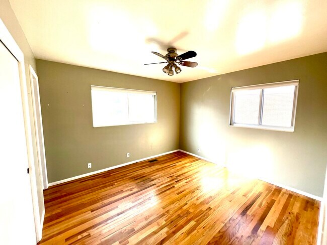 Master bedroom looking in - 3096 S Marie Cir