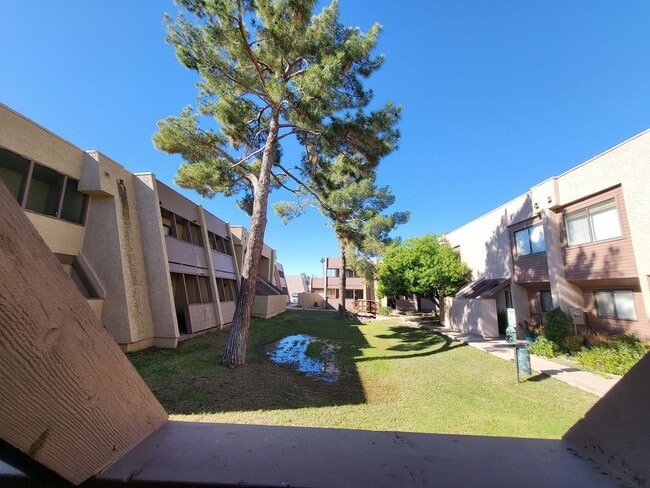 Building Photo - EXCELLENT TOWNHOME IN TEMPE!