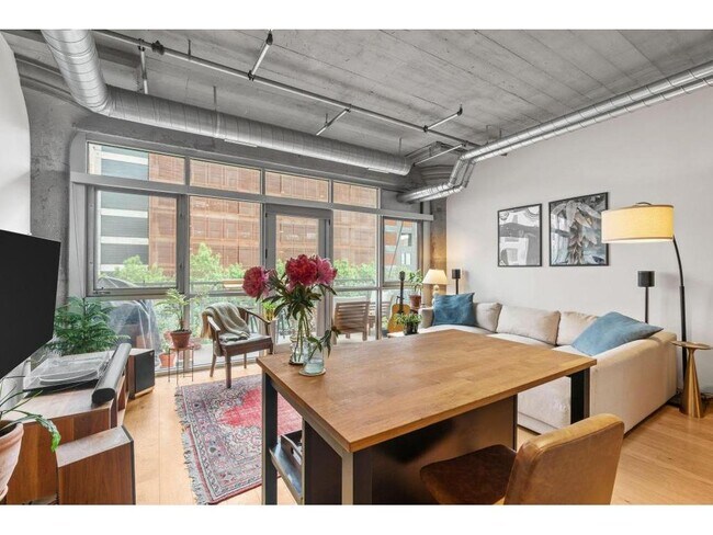Building Photo - 748 N 3rd St