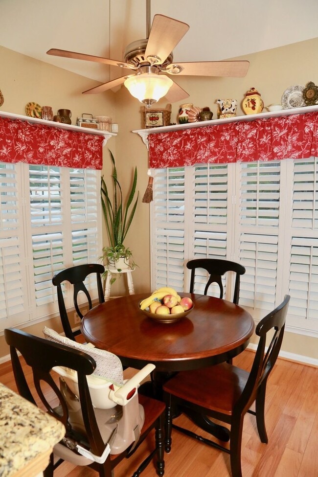 Building Photo - Available in August!  3 Bedroom 2 1/2 Bath...