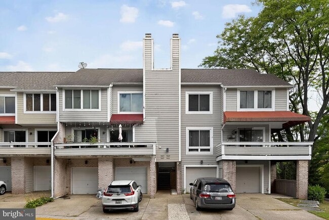 Primary Photo - 9805 Lake Shore Dr