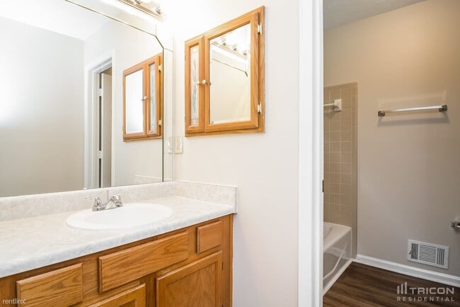 Building Photo - 3833 Greenbrook Dr
