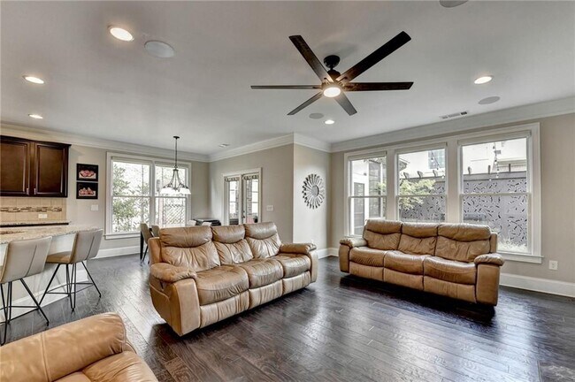 Building Photo - 11653 Parkside Ave