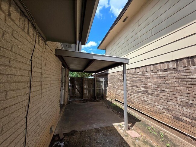 Building Photo - 1306 SW 96th St