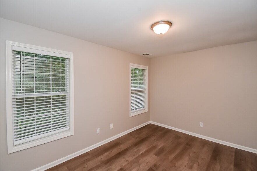 Building Photo - 10038 Harmon Springs Dr