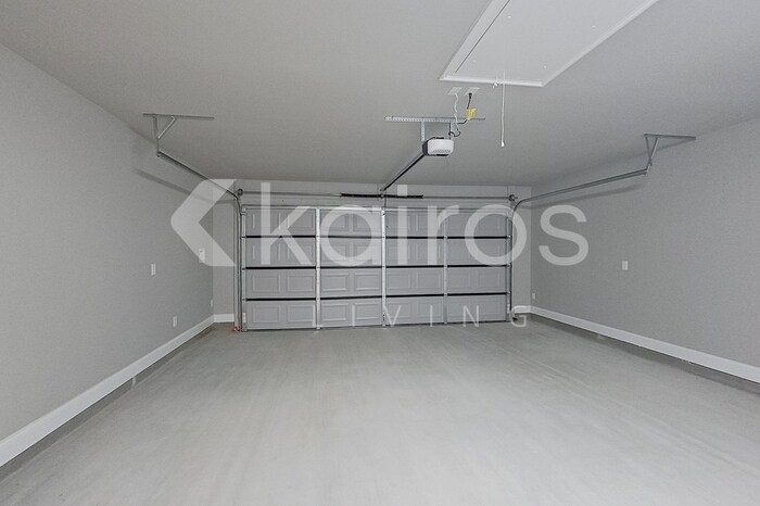 Building Photo - 13739 Pinyon Dr