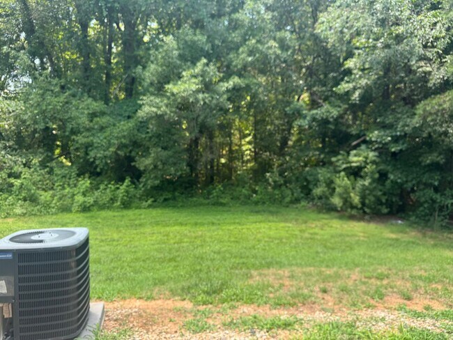 Building Photo - Three Bedroom Townhouse in Sherrills Ford with Bonus Room
