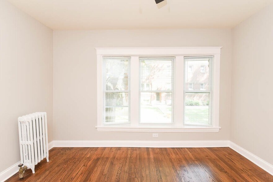 Building Photo - 4708 N Racine Ave