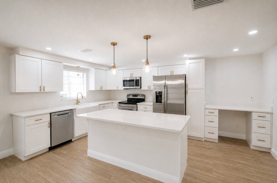 Building Photo - 3120 Sandspur Dr