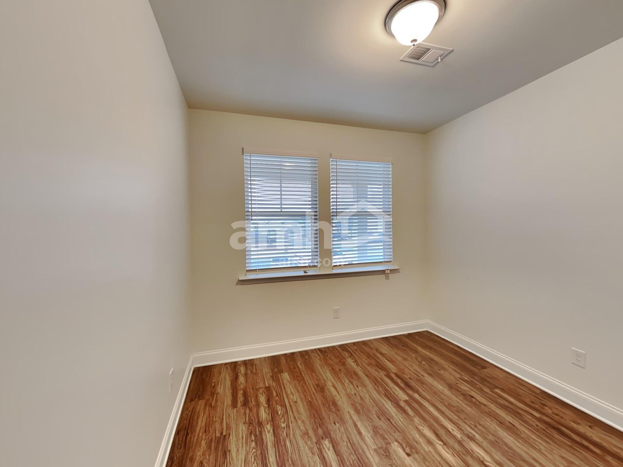 Building Photo - 104 Fairway Dr