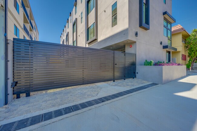 Building Photo - 953 Wilcox Ave