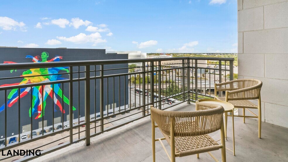 Building Photo - 777 Preston St