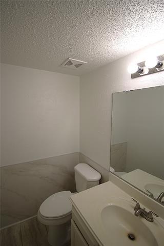 Building Photo - 2805 Meadow Park Dr