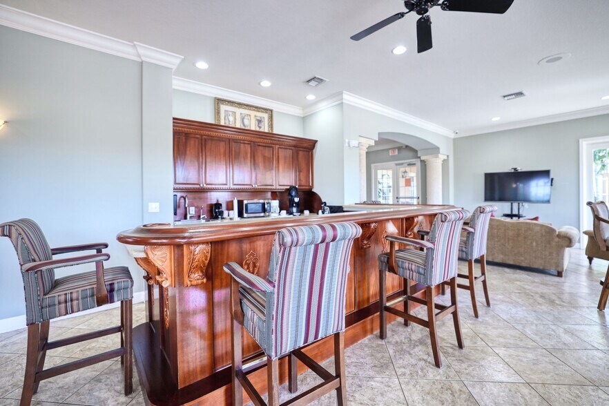 Building Photo - 1830 Florida Club Cir